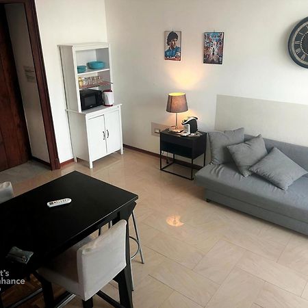 Апартаменти La Piazza - Garibaldi 2.6 Неаполь Екстер'єр фото