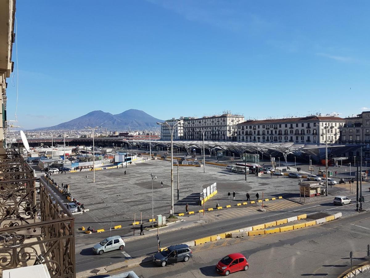 Апартаменти La Piazza - Garibaldi 2.6 Неаполь Екстер'єр фото